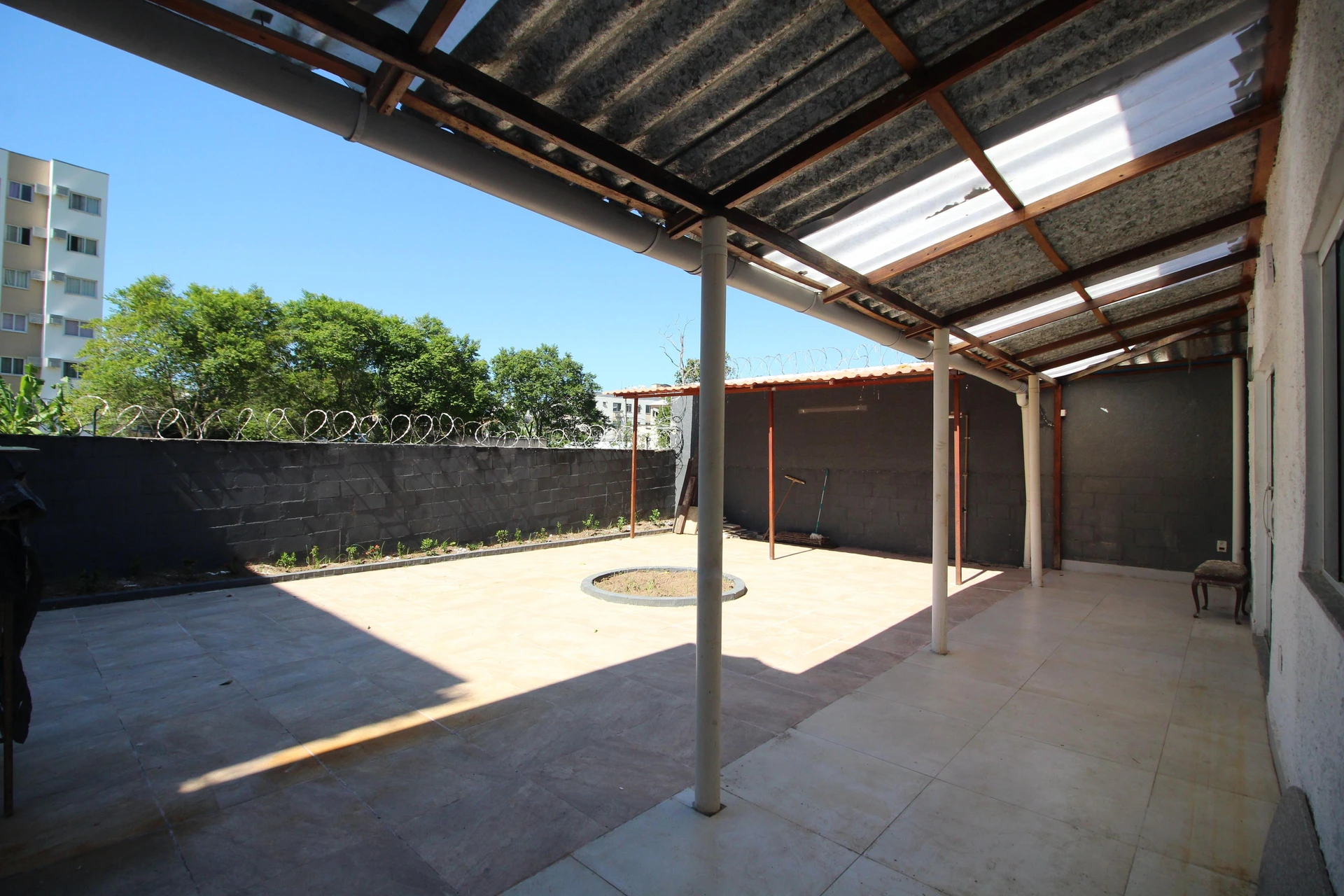 House with 4 bedrooms, 2 bathrooms and private garden — photo 30