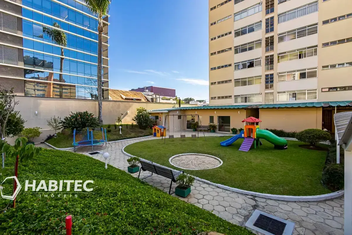 4-bedroom apartment with 2 bathrooms and a balcony — photo 44
