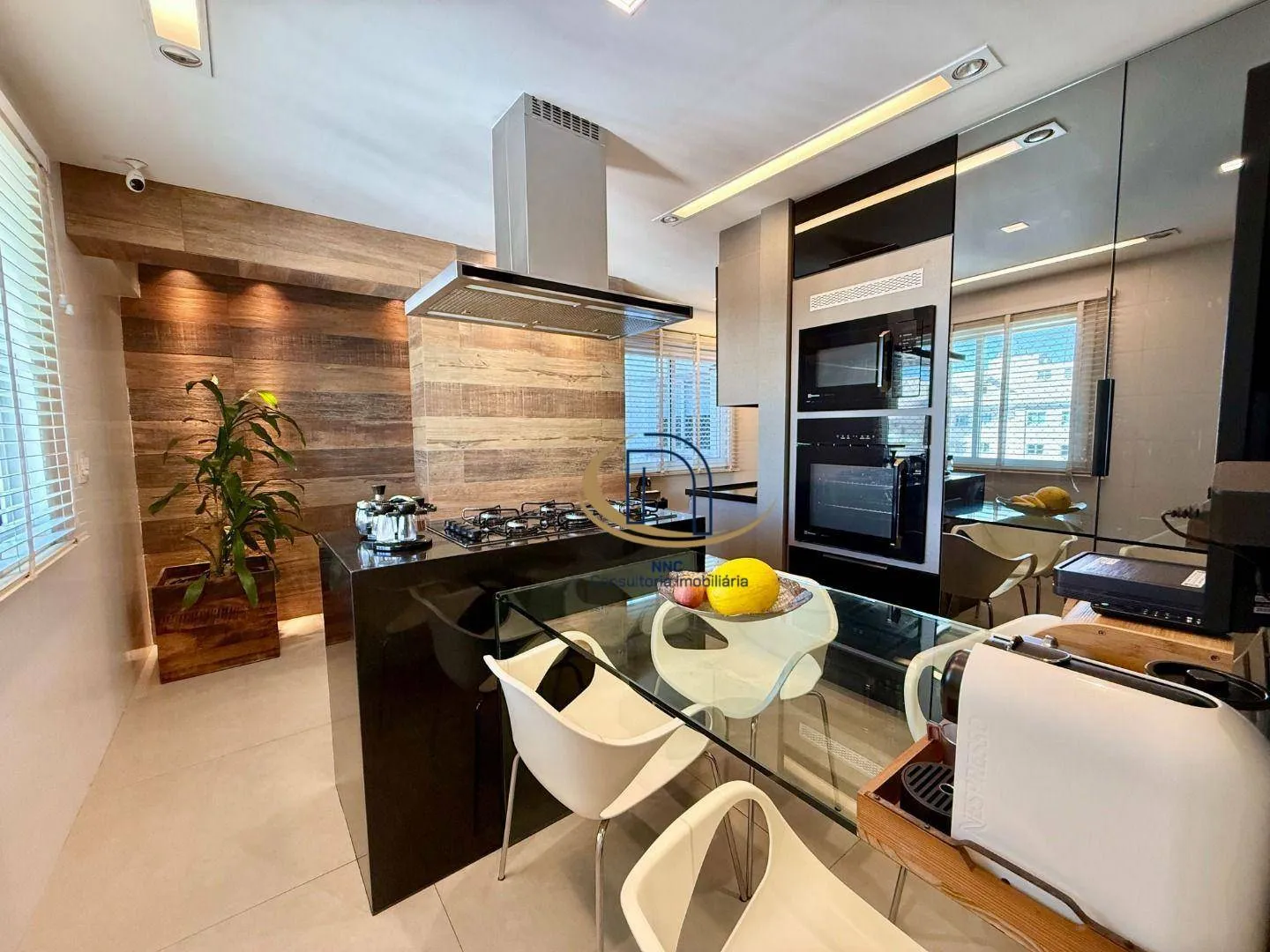 Front-facing penthouse with 215 m² and 4 bedrooms — photo 37