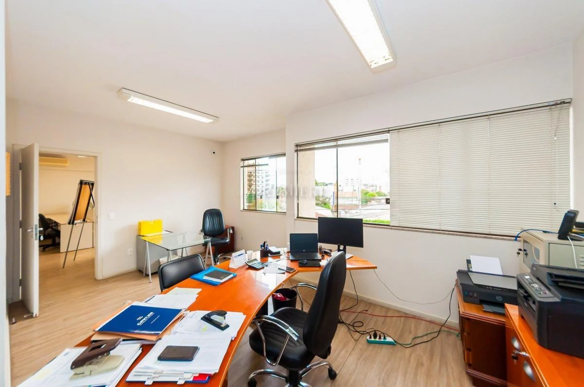 7-bedroom house with a home office — photo 8