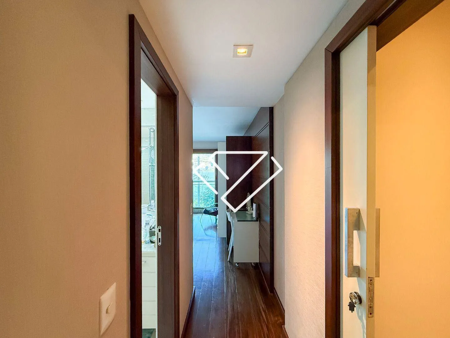 Furnished apartment with 4 en-suites and 258 m² — photo 44