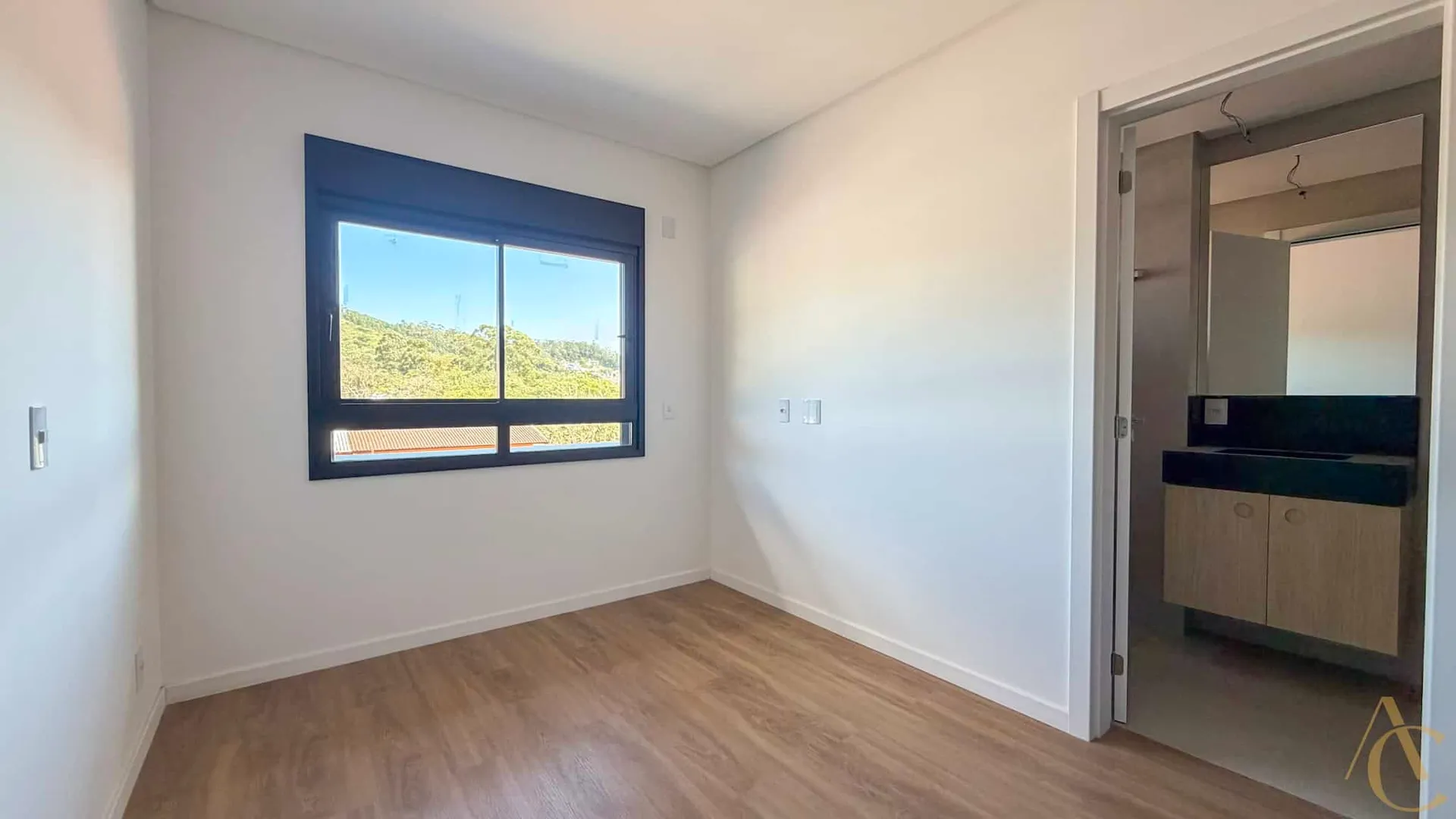 Glass-enclosed balcony in a 2-bedroom apartment, 69 m² — photo 28