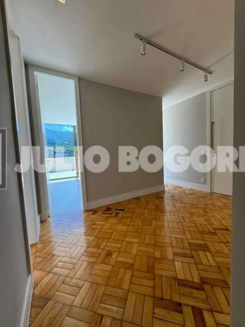 Linear penthouse with 4 bedrooms and 7 bathrooms — photo 12