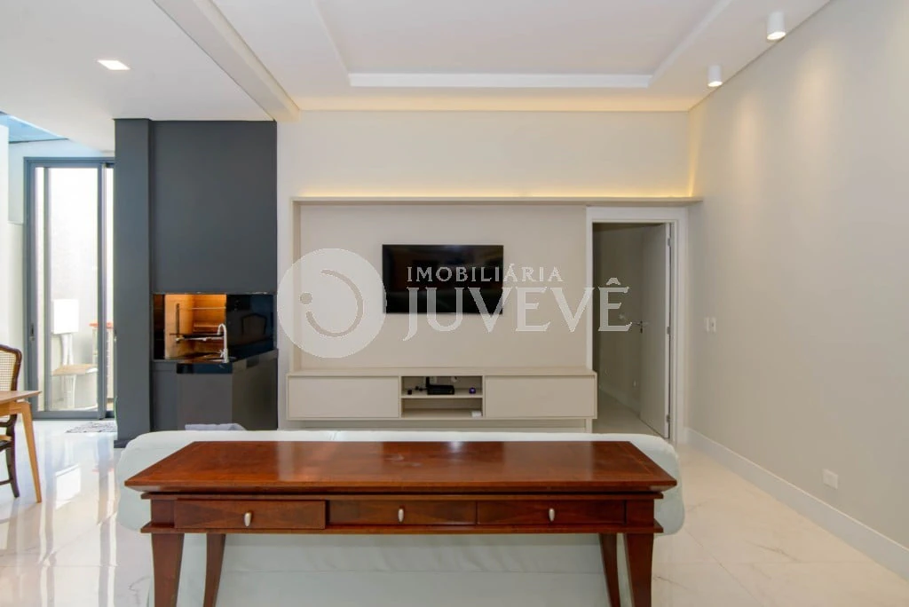 Furnished apartment, 104 m², with a glass-enclosed balcony