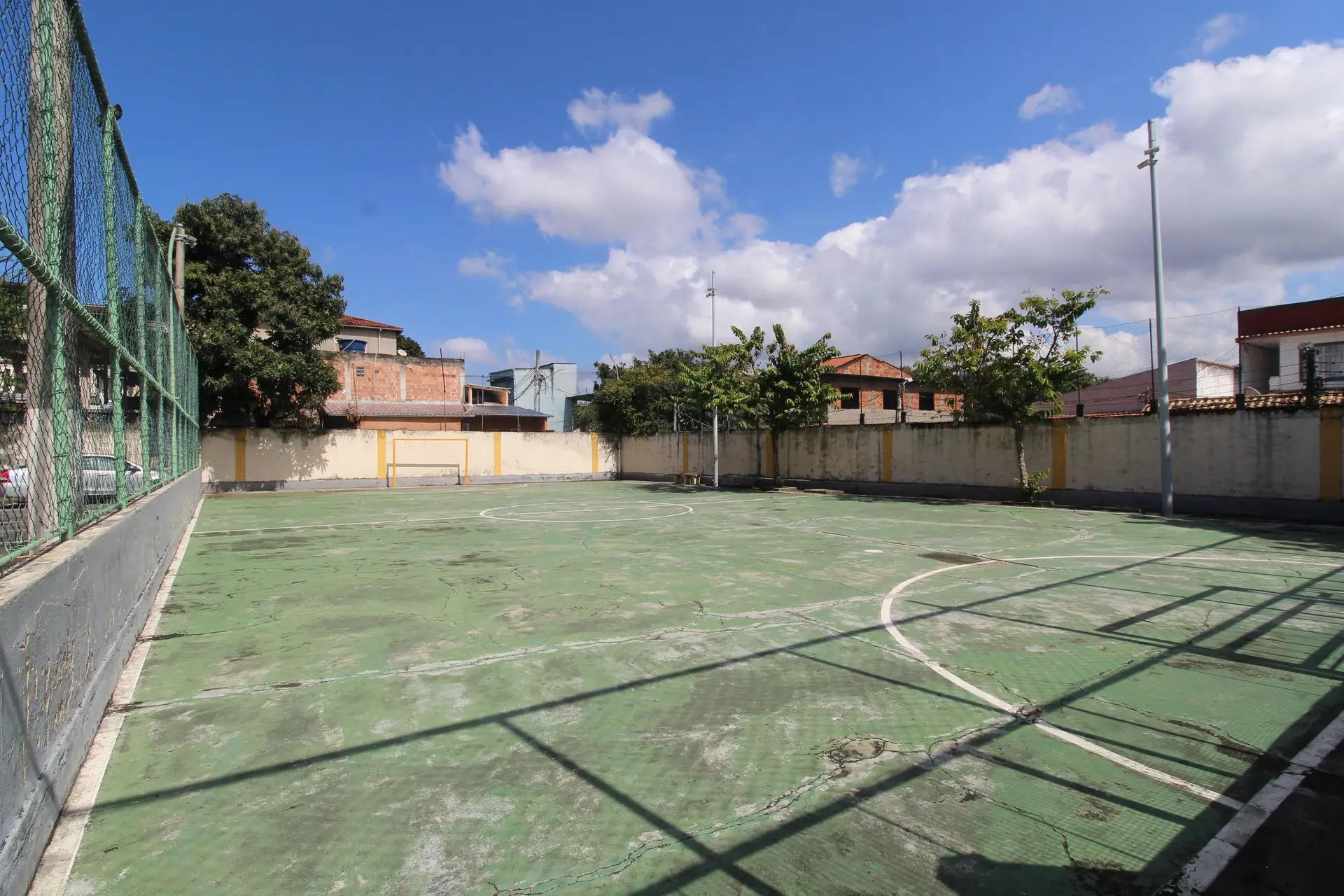 2-bedroom apartment in a building with a pool — photo 36