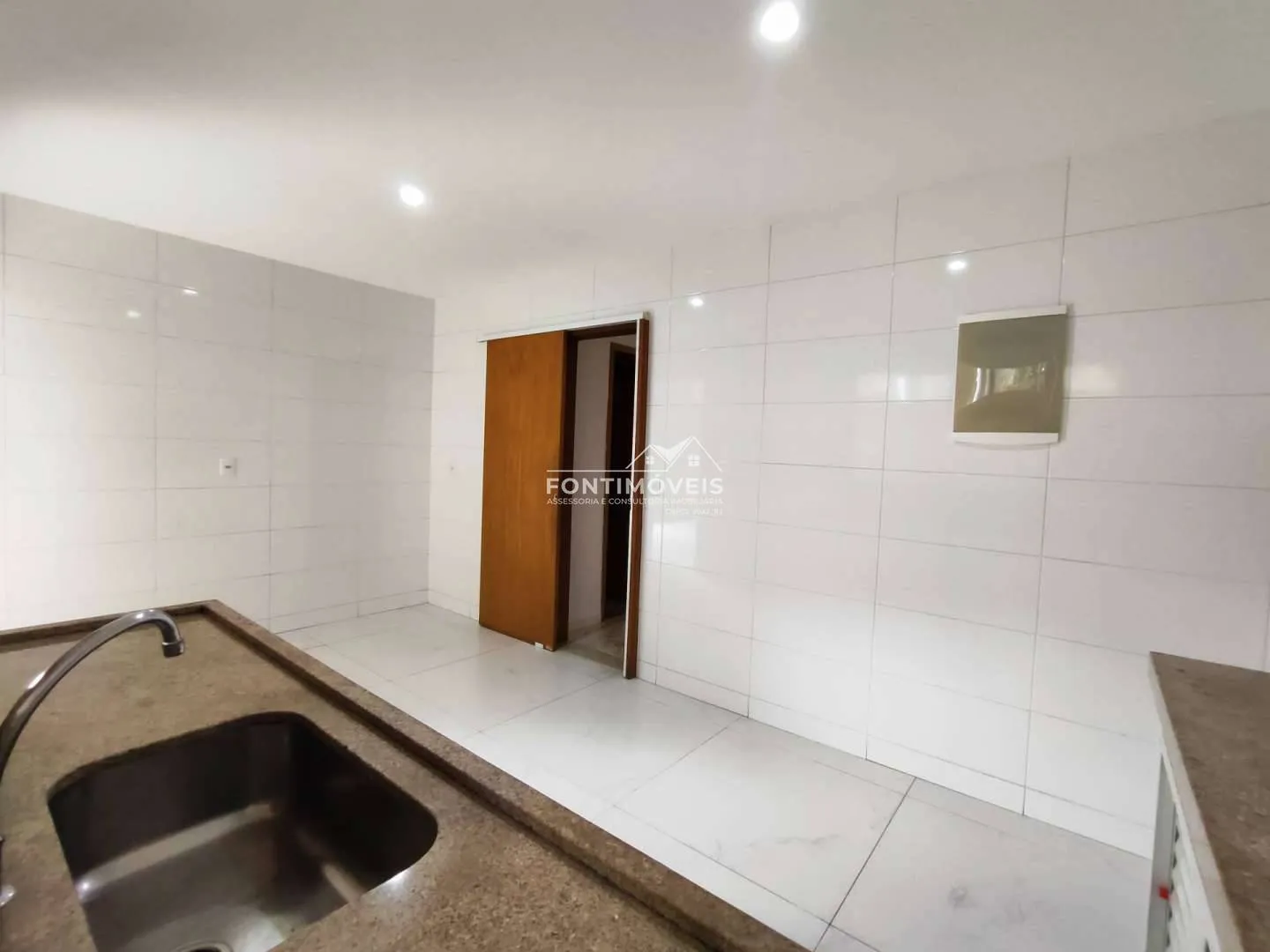 Bathtub in a 4-bedroom house, 139 m² — photo 2