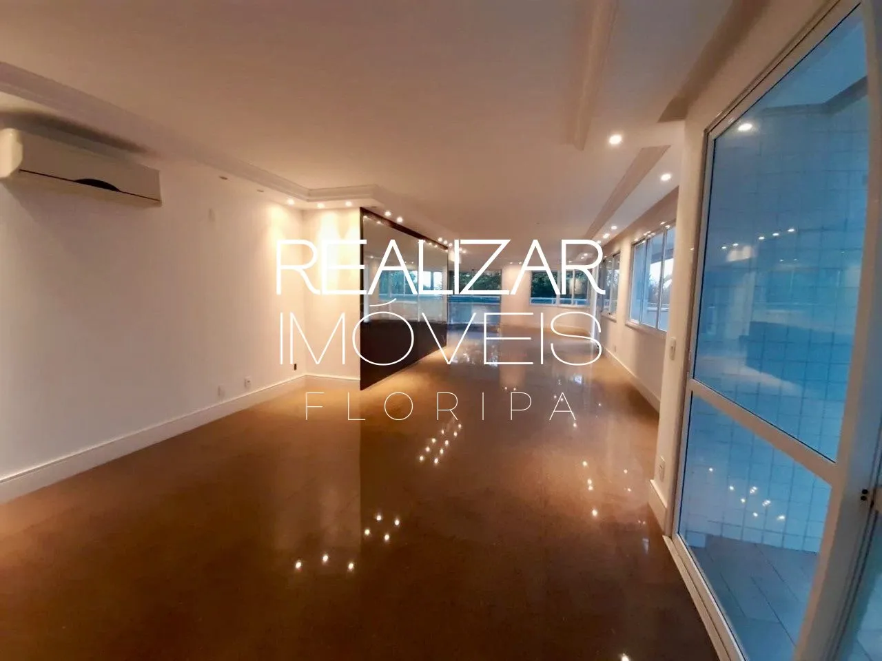 Apartment on the 2nd floor with a bathtub