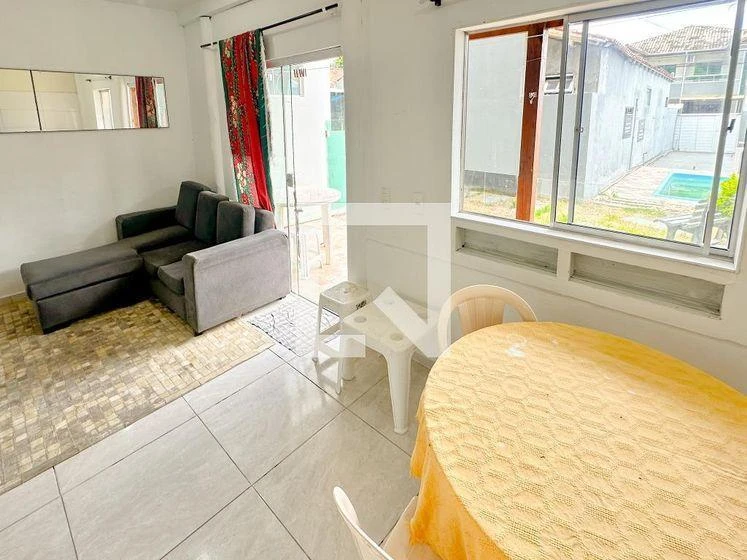 4-bedroom house with a washing machine