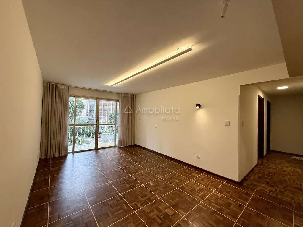 Floor-to-ceiling windows in a 3-bedroom apartment, 98 m²