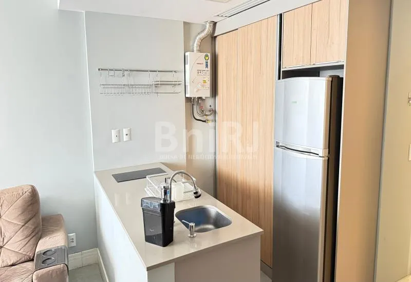 Furnished 1-bedroom apartment with open-plan kitchen — photo 9