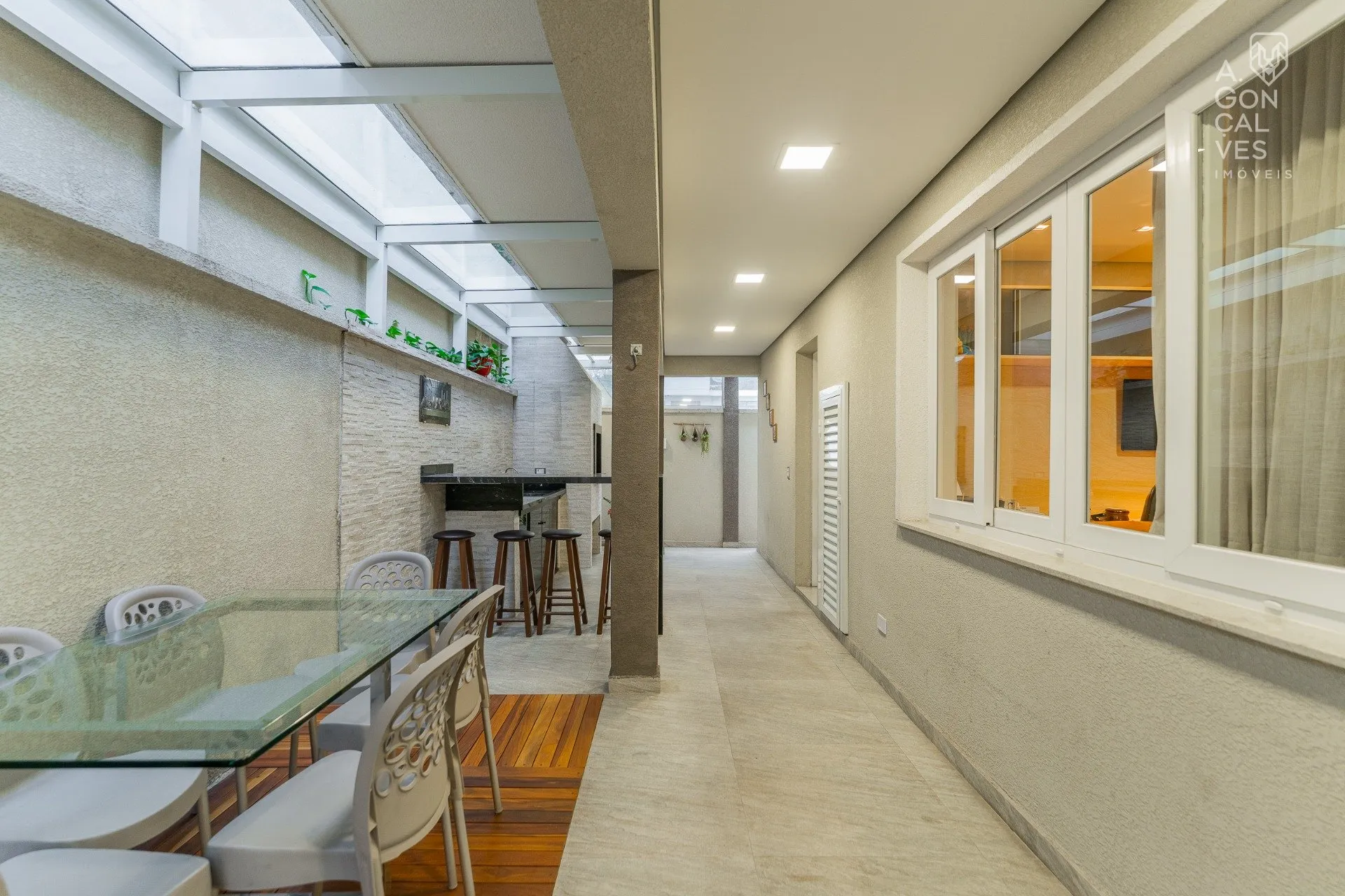 House with 3 bedrooms and an open-plan kitchen — photo 28