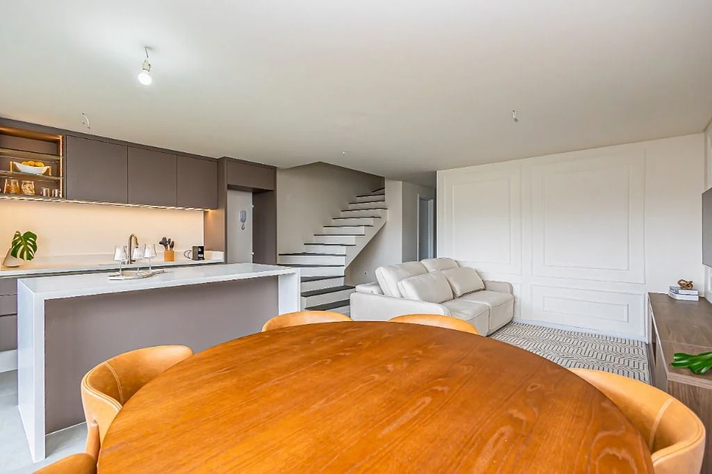 Floor-to-ceiling windows in a 3-bedroom house, 137 m² — photo 8