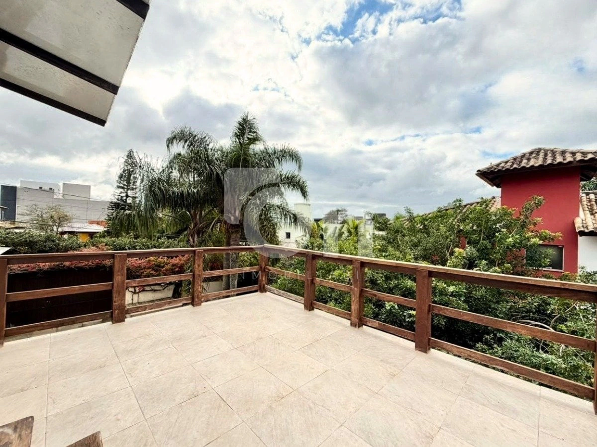 Furnished house, 224 m², with floor-to-ceiling windows — photo 7
