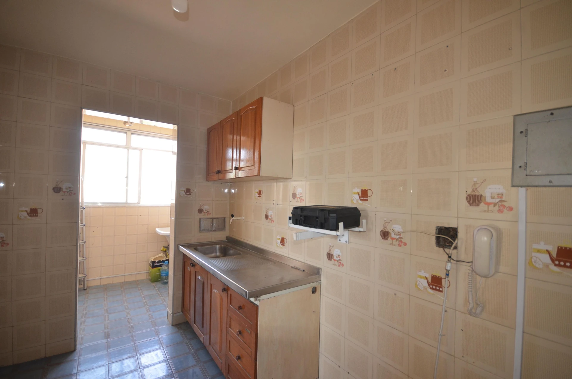 Unfurnished 2-bedroom apartment with a private garden — photo 24