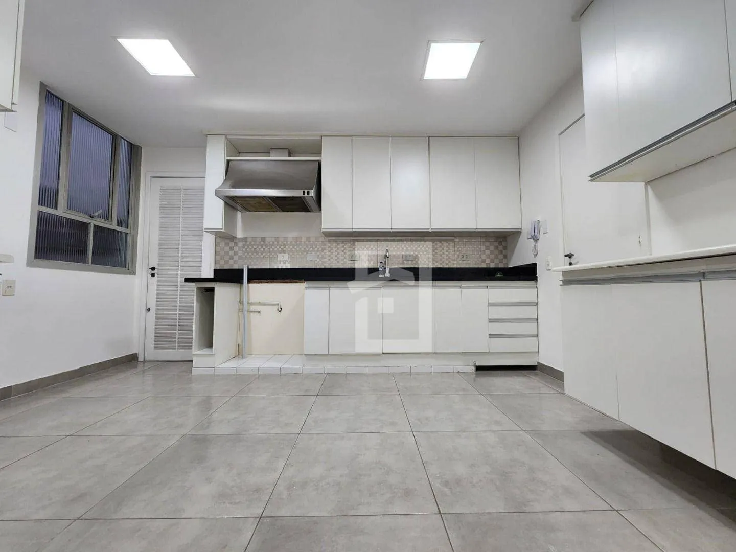 Duplex penthouse with 5 bedrooms and 5 bathrooms — photo 31