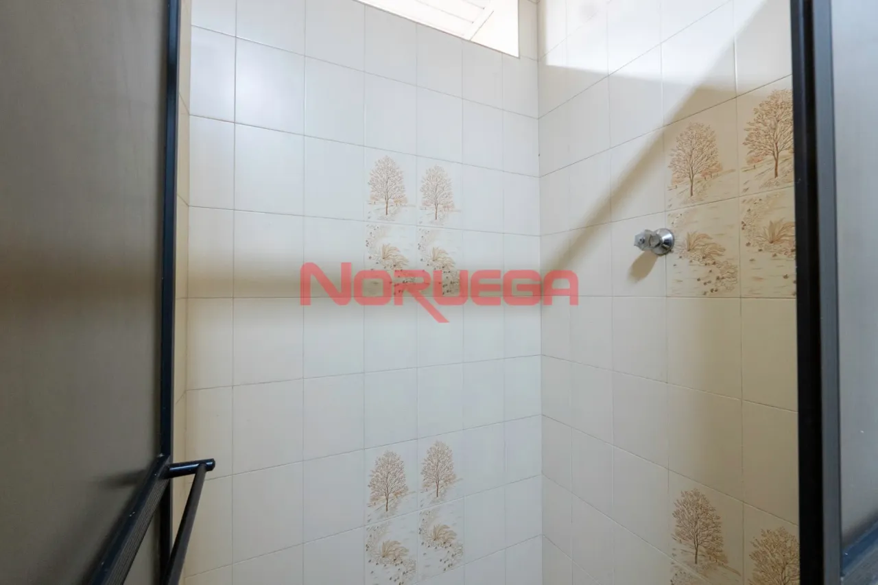 2-bedroom apartment with a glass-enclosed shower — photo 14