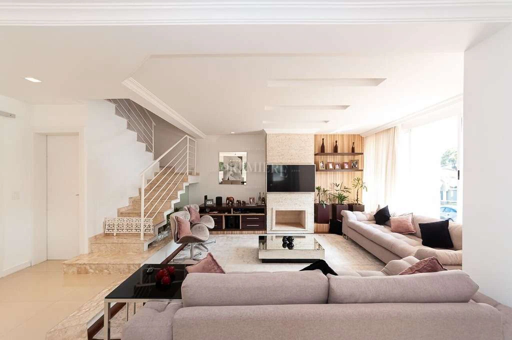 270 m² house with 4 bedrooms and 4 parking spaces — photo 2