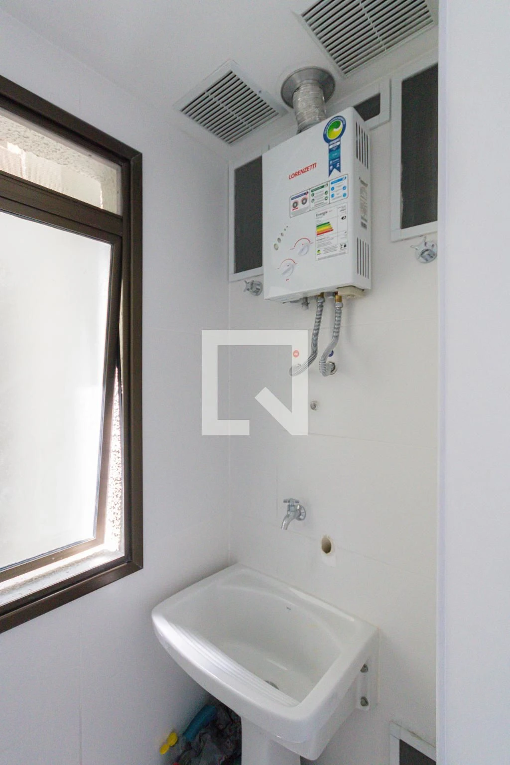 One-bedroom apartment with a mountain view in Rio de Janeiro — photo 9
