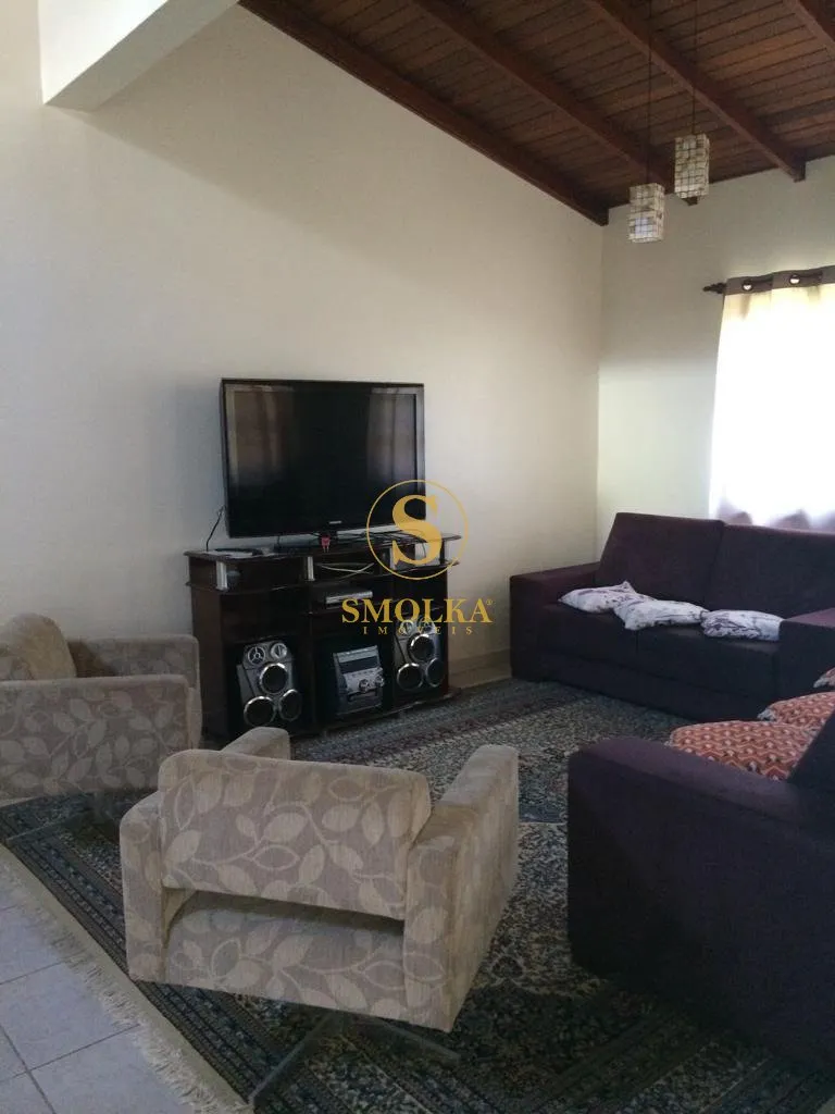 House with 4 en-suite bedrooms and a private garden