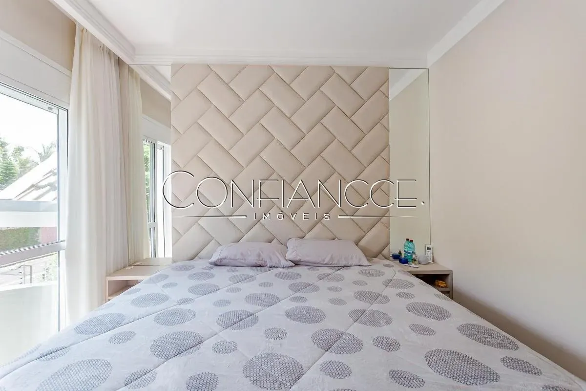 House with 4 en-suite bedrooms and 6 parking spaces — photo 32