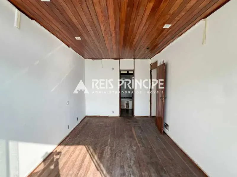 3-bedroom apartment with an enclosed glass balcony — photo 23
