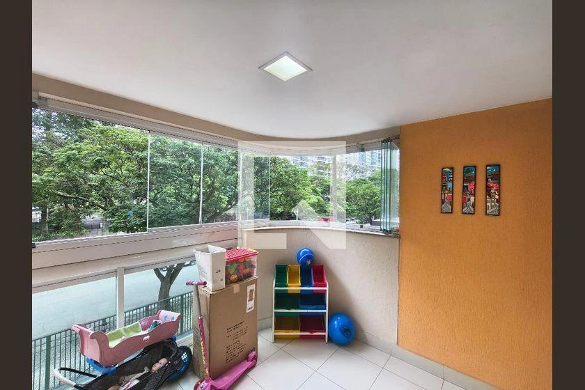 Furnished apartment, 103 m², with a glass-enclosed balcony — photo 23