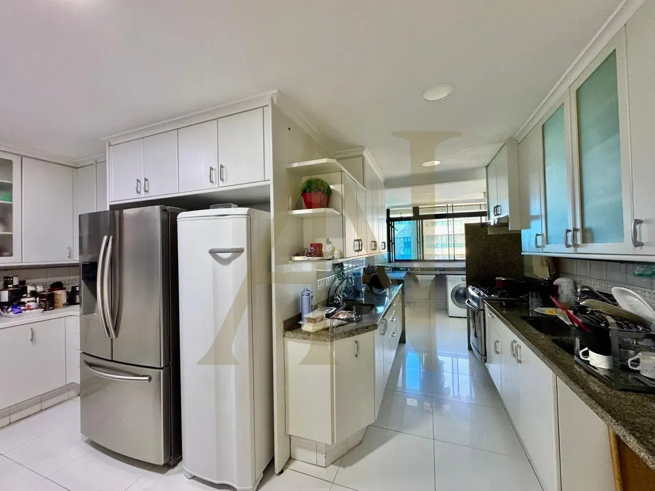 Furnished apartment with 4 bedrooms and 5 bathrooms — photo 31