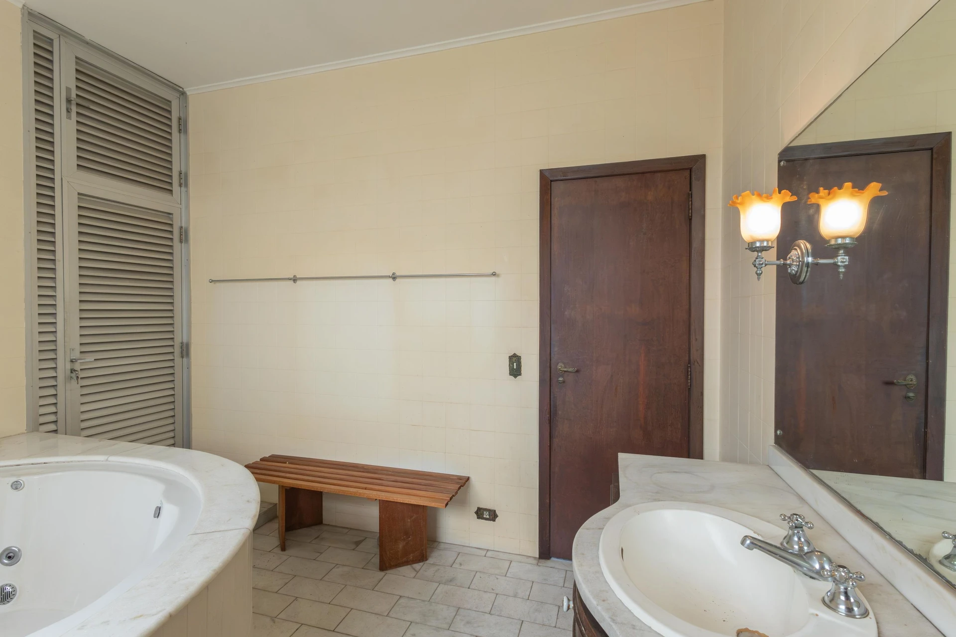 Furnished apartment with 3 bedrooms and 1 en-suite — photo 32