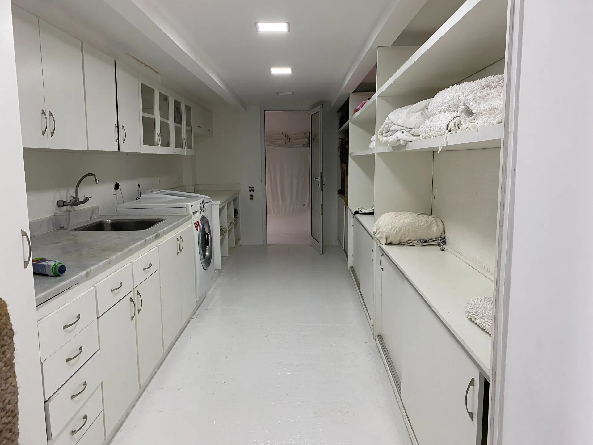 800 m² house with 5 bedrooms and an open-plan kitchen — photo 42