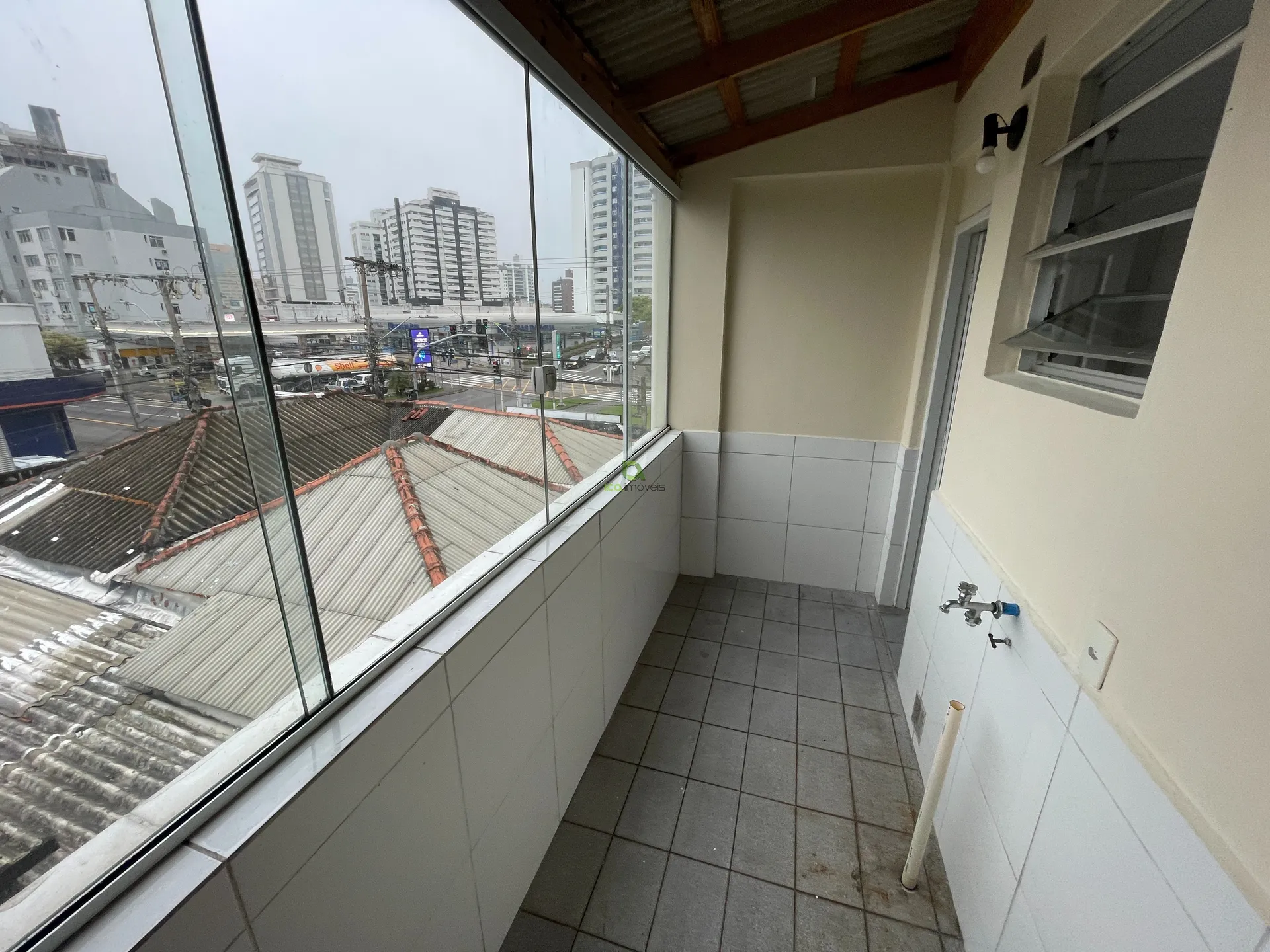 Apartamento de 2 quartos com 70 m² e piso de madeira — photo 11