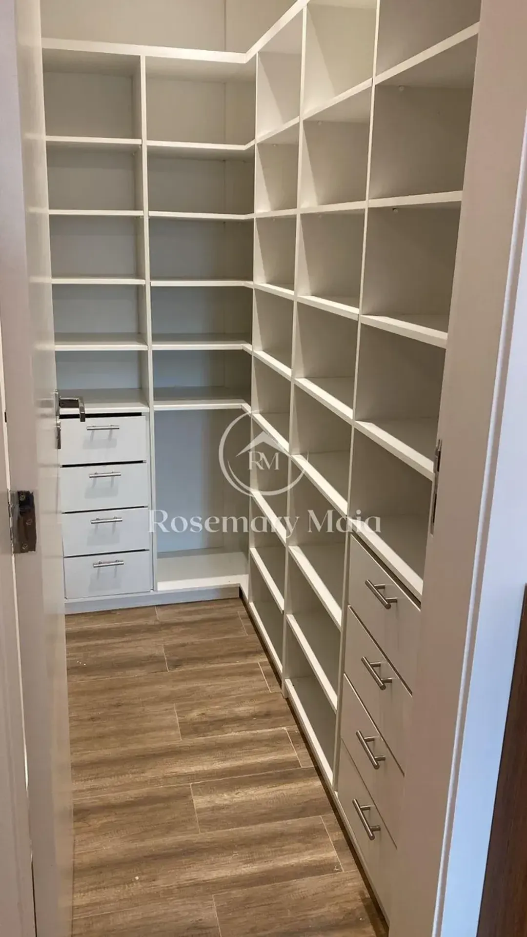 Furnished house with 4 bedrooms and 360 m² — photo 23
