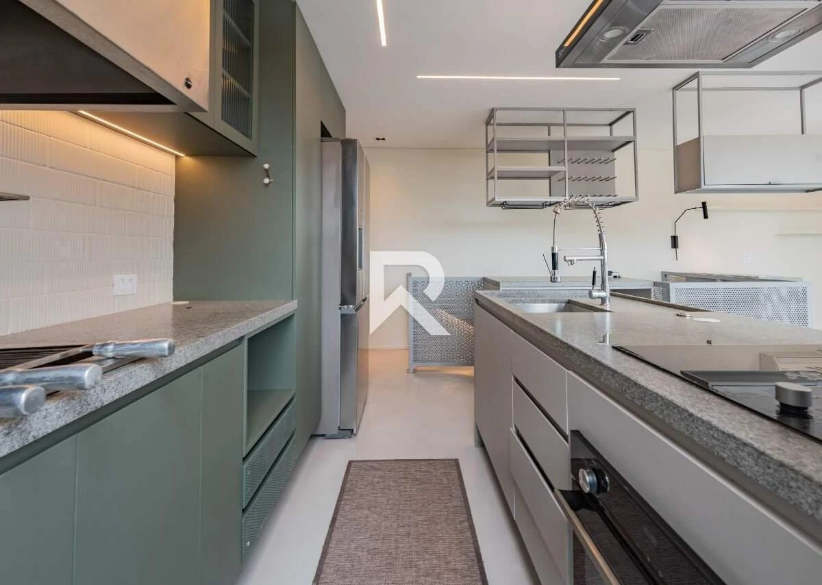 3-bedroom apartment with a walk-in closet in Curitiba — photo 14