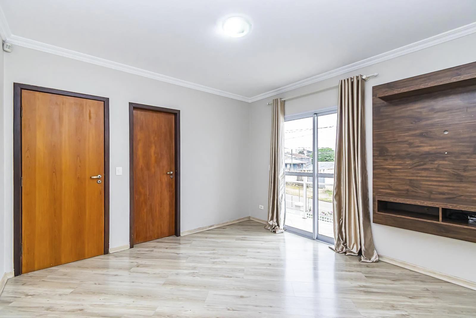 3-bedroom house with a grill on the balcony in Curitiba — photo 16
