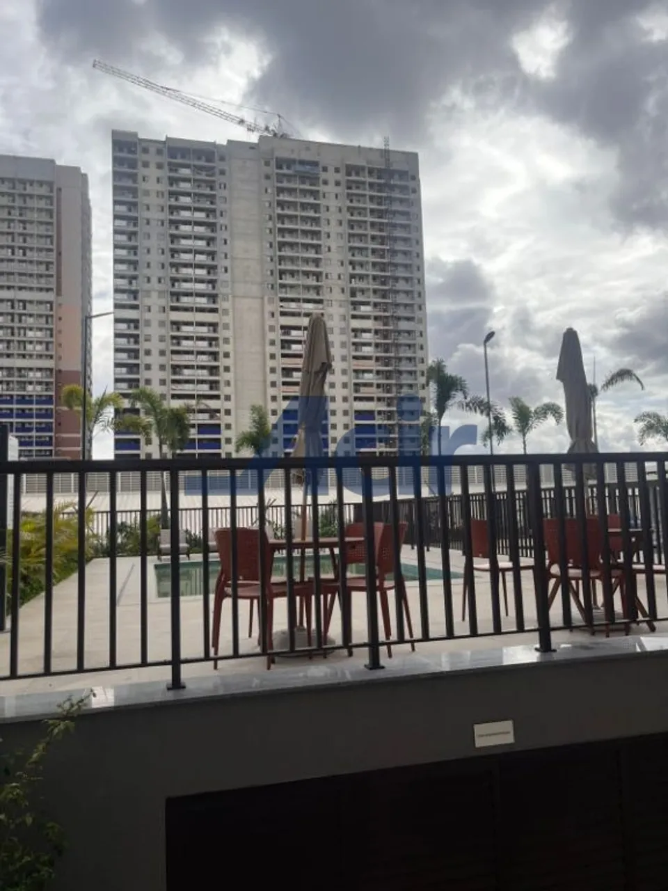 Estúdio com armários planejados e box de vidro — photo 6