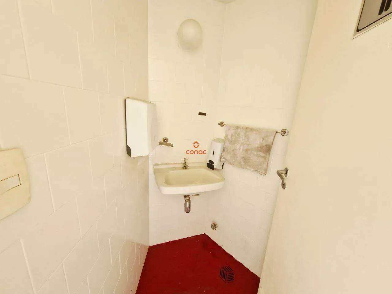 Apartamento de 1 quarto com piso de madeira ou laminado — photo 7