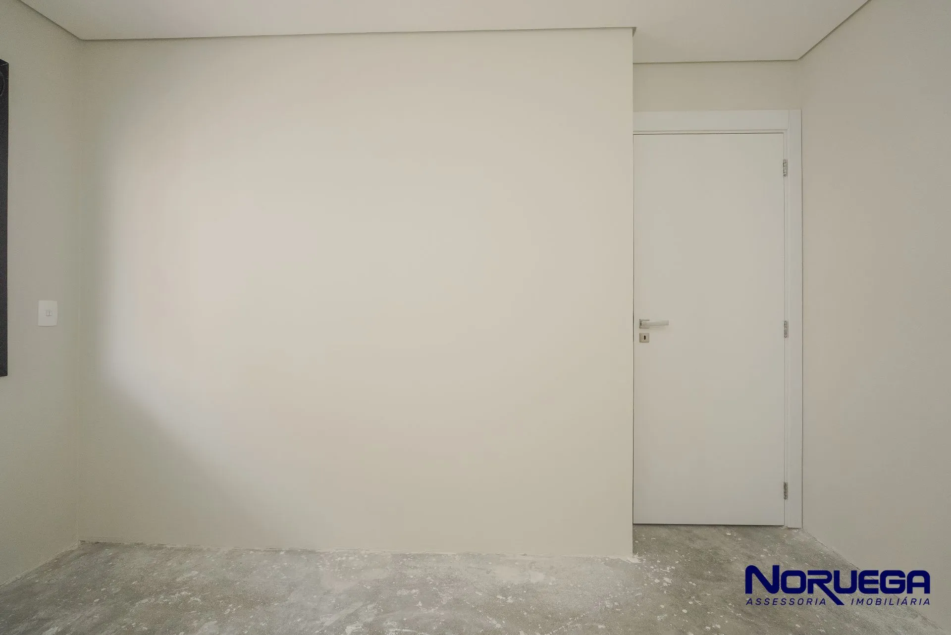 3-bedroom apartment with a glass-enclosed balcony — photo 20
