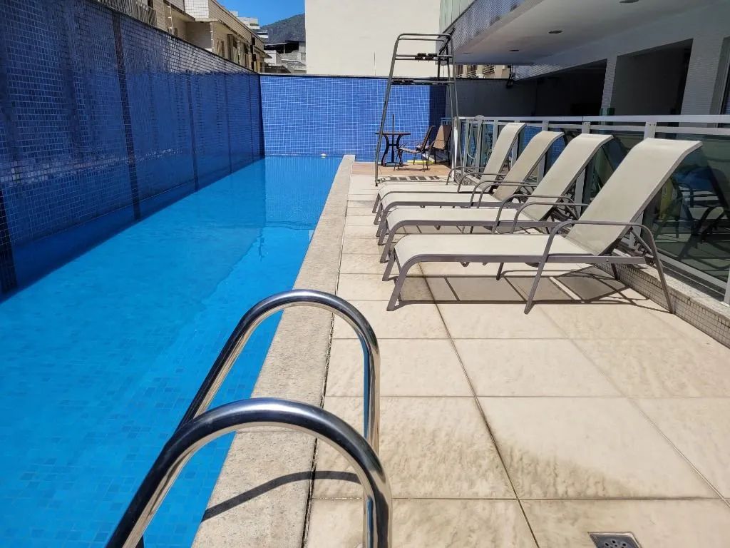 Glass-enclosed balcony in a 3-bedroom apartment, 108 m² — photo 26