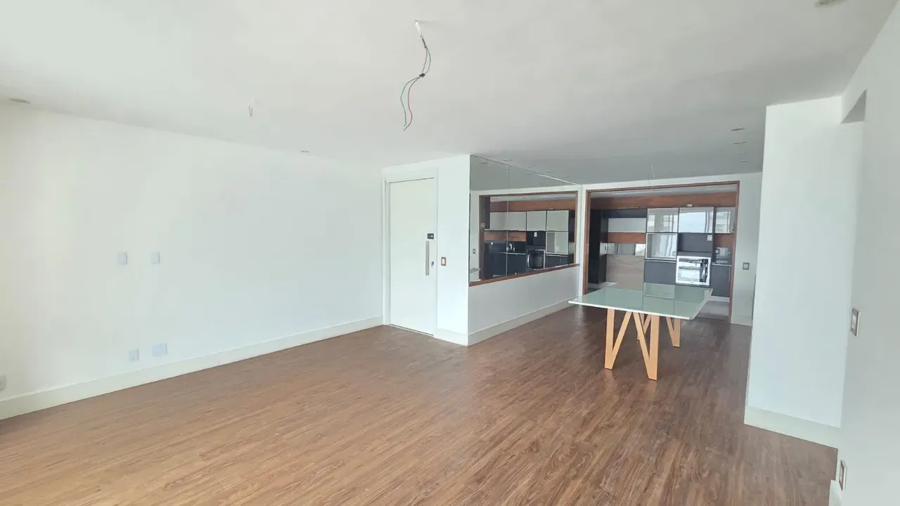 Apartamento com cozinha integrada e 4 quartos — photo 2