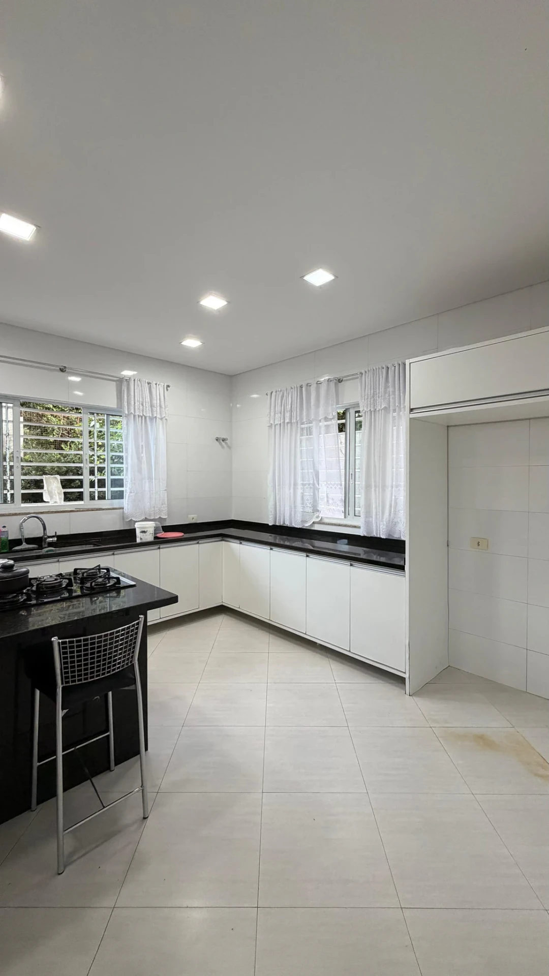 Casa com 4 quartos, jardim e churrasqueira privativa — photo 18