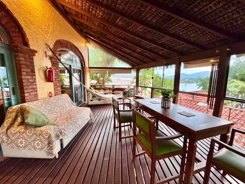 Furnished 80 m² loft with views of water — photo 9