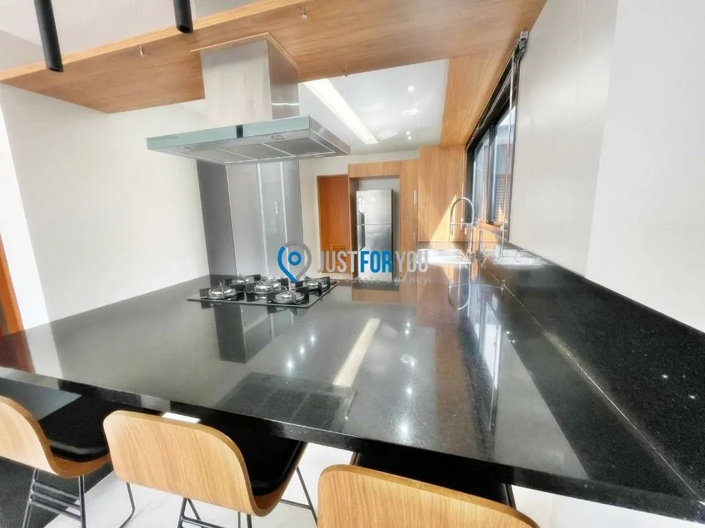 Furnished house with 4 en-suites and 330 m² plus 2 parking — photo 44