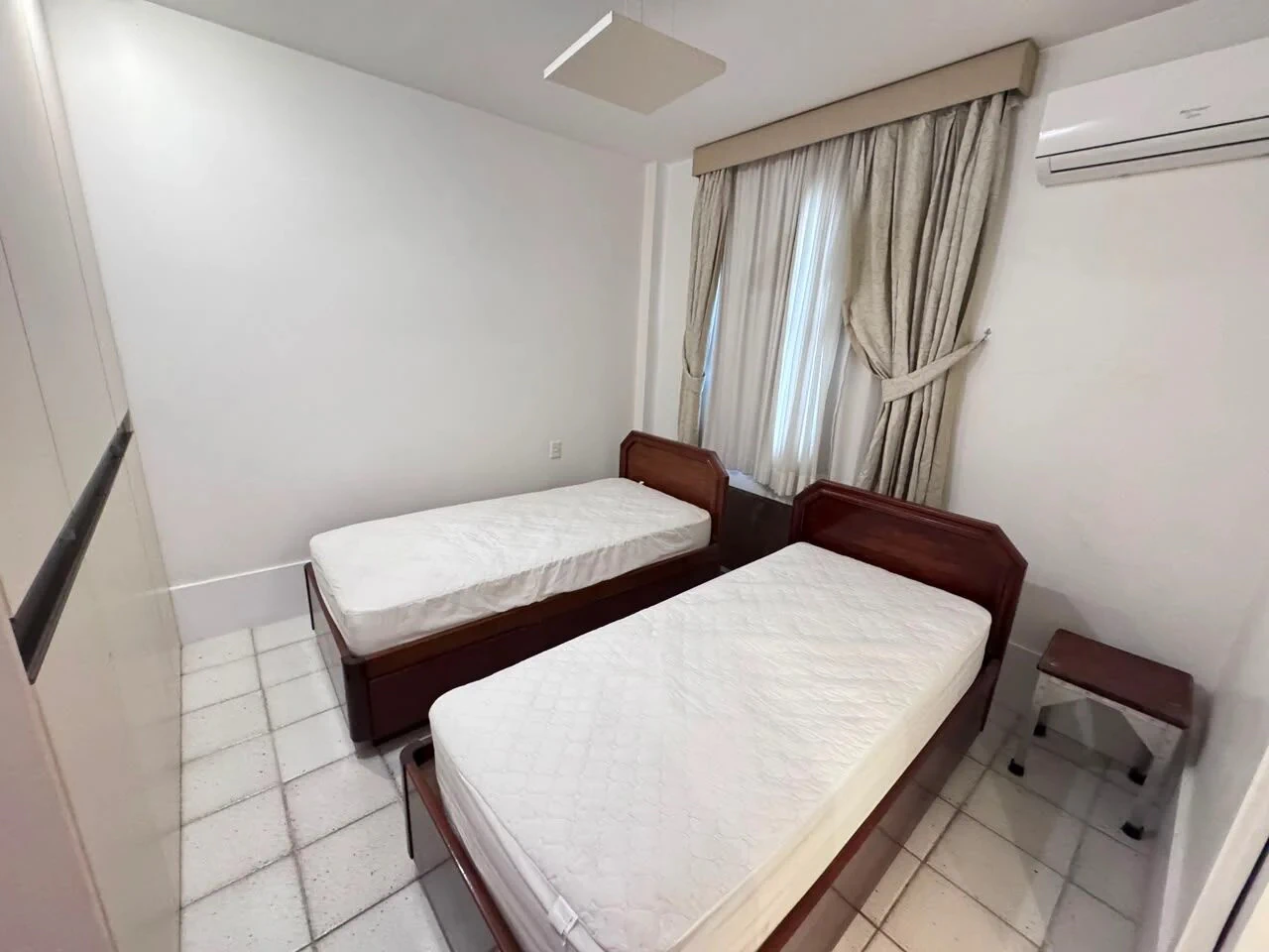 Apartamento amueblado de 4 dormitorios con 3 suites y 200 m² — photo 17