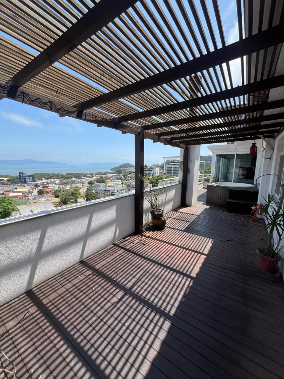 3-bedroom apartment in a building with a gym — photo 7