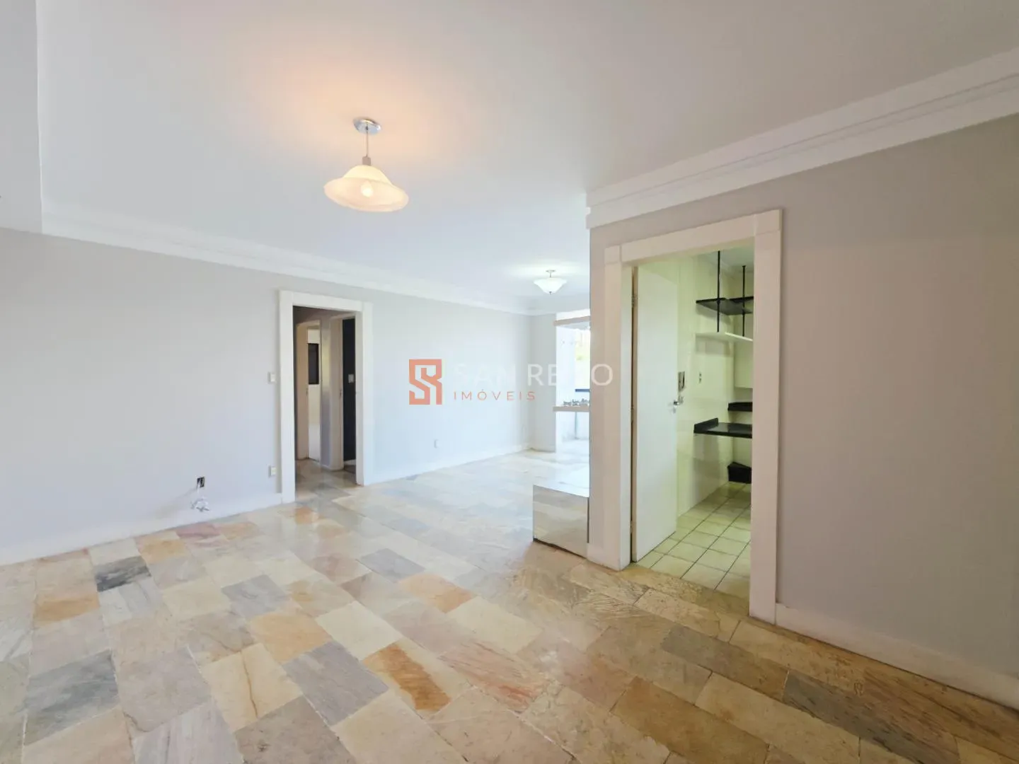 Furnished 3-bedroom apartment with 1 en-suite