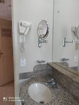 Furnished 1-bedroom apartment with glass-enclosed shower — photo 8