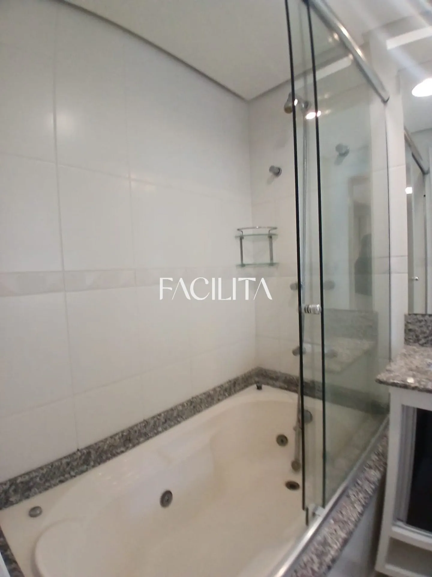 Apartamento de 3 dormitorios con baño en suite y balcón — photo 46