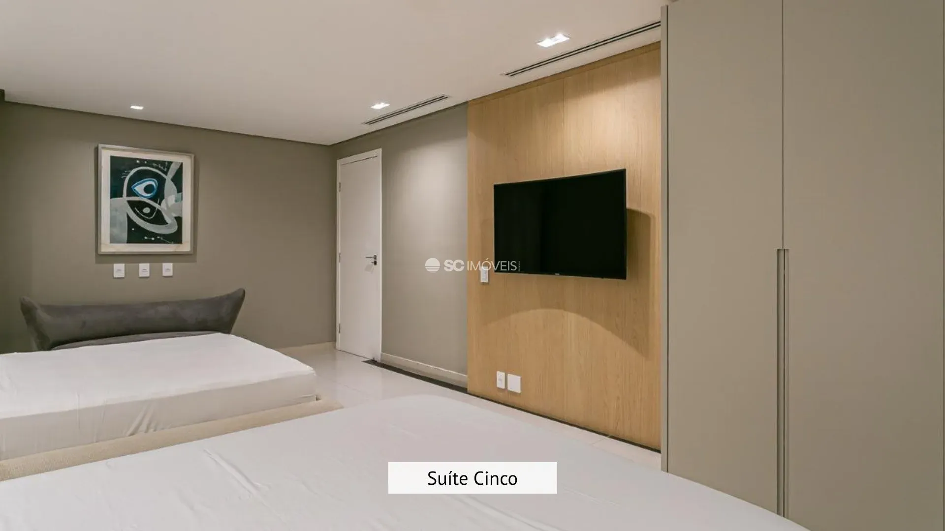 800 m² house with 6 en-suite rooms and 4 parking spaces — photo 38