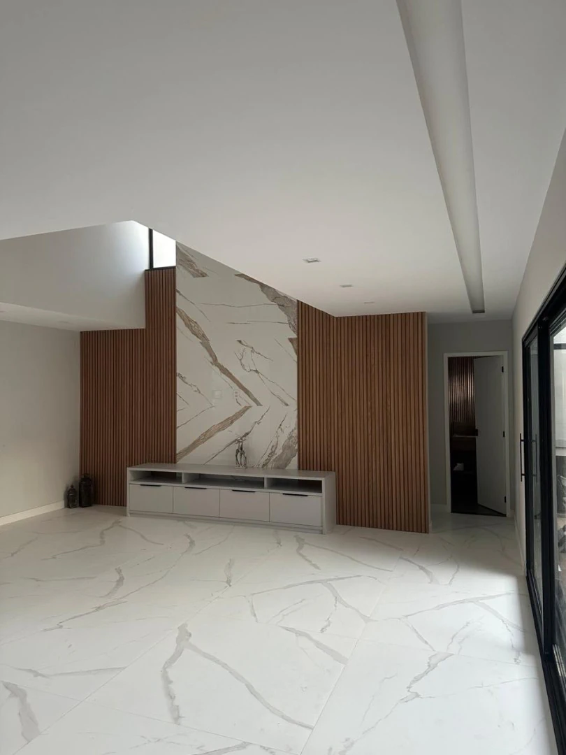 5-bedroom house with open-plan kitchen and 3 parking spaces — photo 24