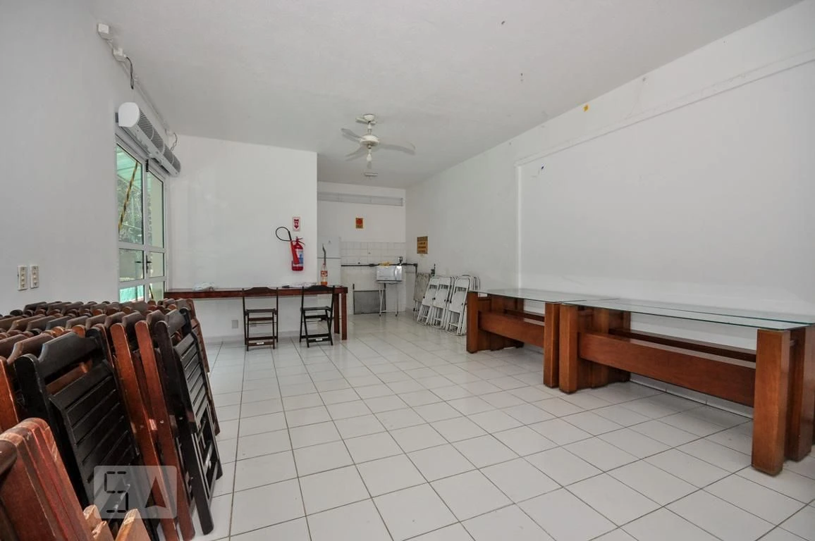 2-bedroom apartment in a building with a pool — photo 3