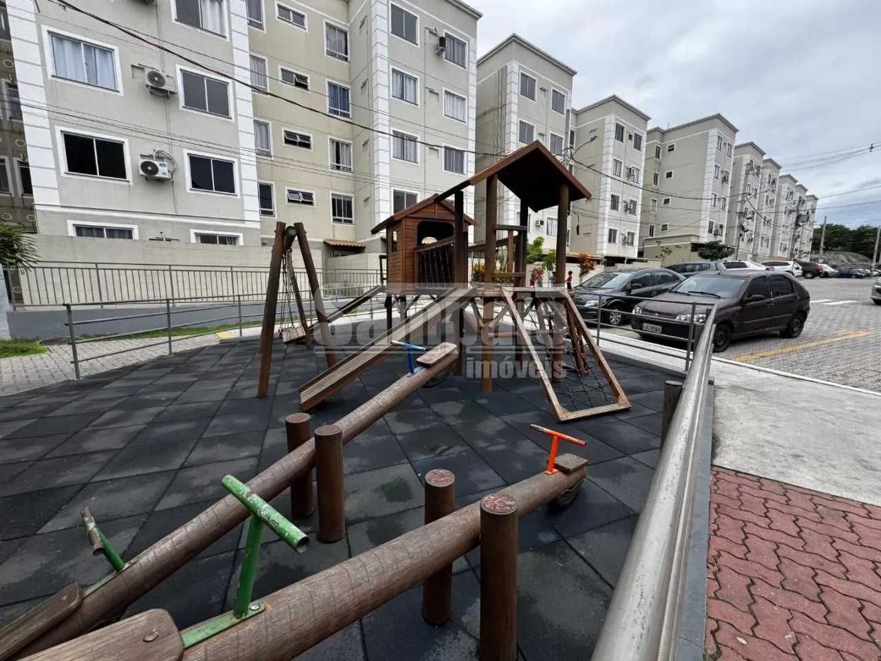 Apartamento com 2 quartos e 1 banheiro, piso de madeira — photo 10